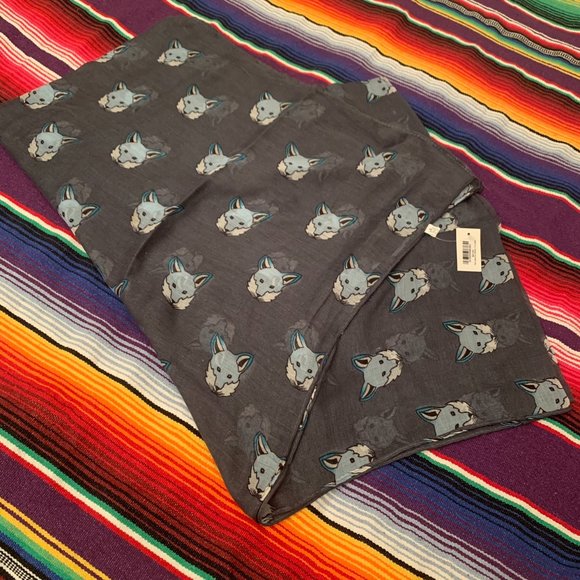 Wolf Patterned Scarf - Picture 3 of 3